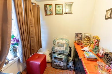 121-15 95th Ave, South Richmond Hill, NY 11419 - photo 5