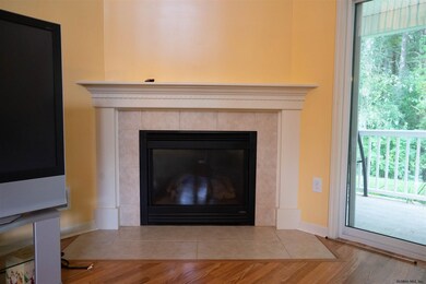 7 Garnet Ln, Schenectady, NY 12302 - photo 6