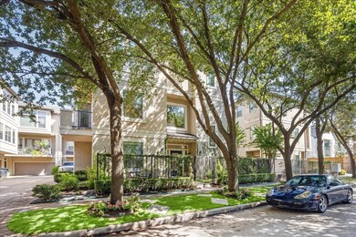 4724 Banning Dr unit A, Houston, TX 77027 - photo 2