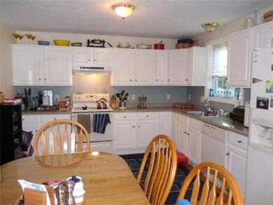 22B Bancroft St, Worcester, MA 01610 - photo 3