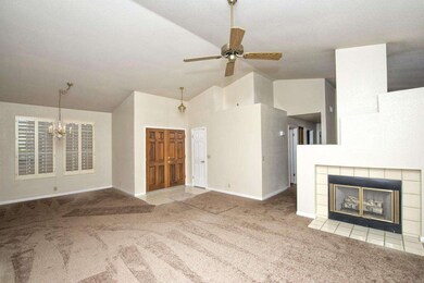 003_Bright Open Floor Plan