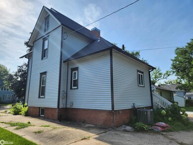 1419 West St, Grinnell, IA 50112 - photo 5