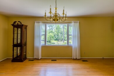 102 Courtland Dr, Jacksonville, NC 28546 - photo 5