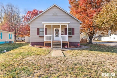 103 S Henderson St, Virden, IL 62690 - photo 2