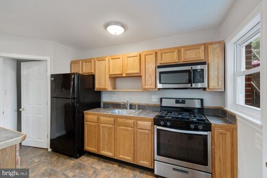 8532 Willow Oak Rd, Parkville, MD 21234 - photo 6