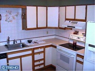 231 Jennifer Ct unit 1315, Levittown, PA 19057 - photo 3