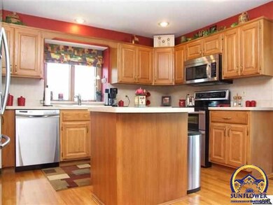 7734 SW 28th St, Topeka, KS 66614 - photo 6