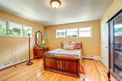 3922 Soundview Dr W, University Place, WA 98466 - photo 2