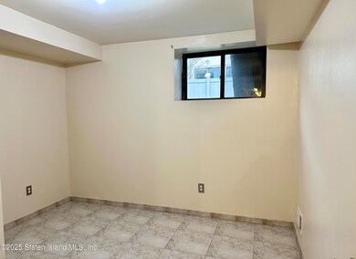 15P2-BEDROOM
