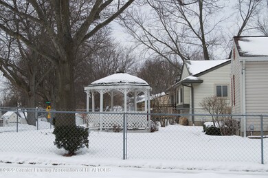 228 Tinley Dr, Lansing, MI 48911 - photo 2