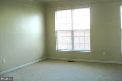 2366 Woodland Pond Ln, Herndon, VA 20171 - photo 4