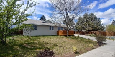 2041 SW 33rd St, Redmond, OR 97756 - photo 2