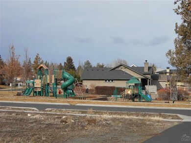 961 NW 13th St, Redmond, OR 97756 - photo 7