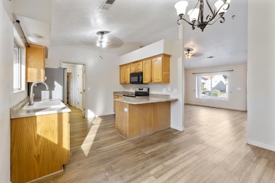 646 N 2450 E unit 17, Saint George, UT 84790 - photo 4