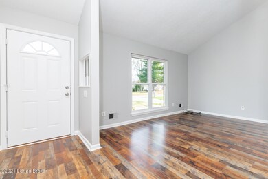 8104 Cortland Dr, Louisville, KY 40228 - photo 3