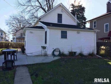808 W Locust St, Davenport, IA 52804 - photo 4
