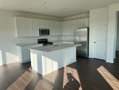 Kitchen - Center Island , Gas Stove, Microwave, Fr