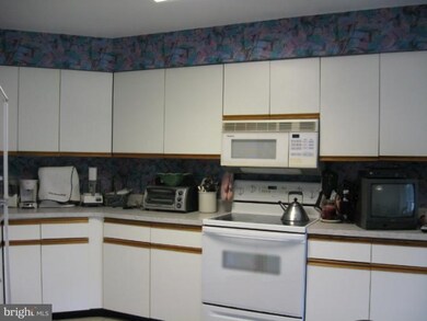 Towers Condominiums unit 505B, Baltimore, MD 21209 - photo 2