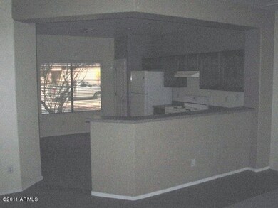 KITCHEN WITH GAS STOVE,FRIDGE