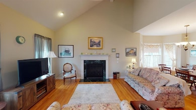 5 Blanchard Ln, MerriMacK, NH 03054 - photo 4