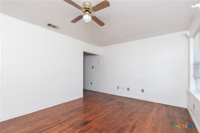 202 E Carpenter Ave, Copperas Cove, TX 76522 - photo 2