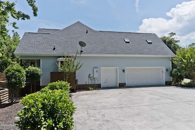 2 1/2 car garage