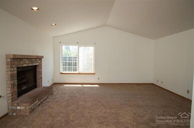 545 NE Majesty Ln, Bend, OR 97701 - photo 5