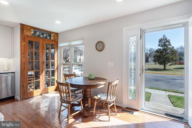 13418 Whaley Ct, Herndon, VA 20171 - photo 2