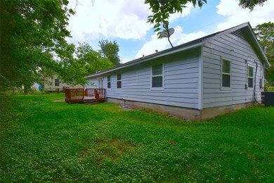 930 Oakstone St, Houston, TX 77015 - photo 4