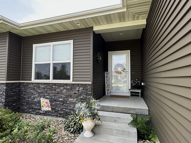 334 Limerick Dr, Jesup, IA 50648 - photo 4