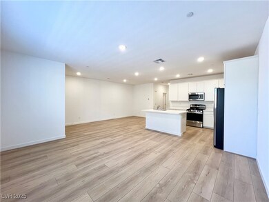 1546 Eva Crossing Place, Henderson, NV 89002 - photo 4