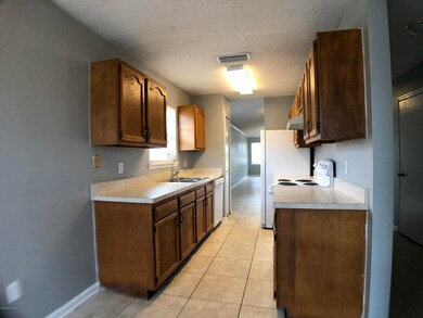 2301 Townsquare Dr, Jacksonville, FL 32216 - photo 3