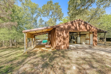 130 Hilltop Lsv Dr, Huntsville, TX 77320 - photo 2