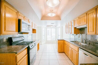 9047 N 14th Dr, Phoenix, AZ 85021 - photo 7