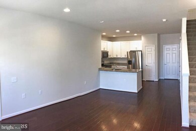 16854 Porters Inn Dr unit 49, Dumfries, VA 22026 - photo 4