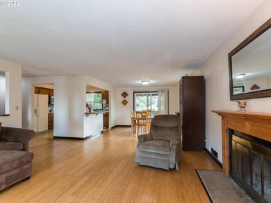 230 SW Phyllis Ct, Gresham, OR 97030 - photo 7