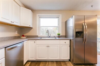 54 Dale Rd unit B, Hooksett, NH 03106 - photo 4