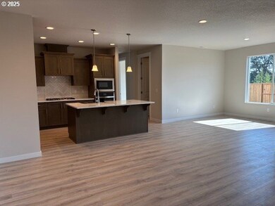 333 W 17th St, Lafayette, OR 97127 - photo 5