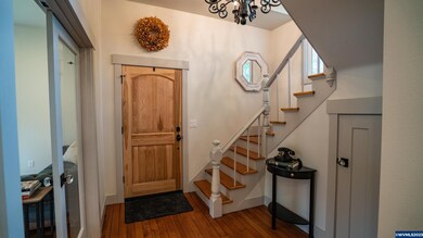 690 S 3rd St, Independence, OR 97351 - photo 4