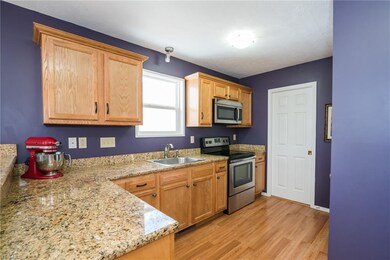 Nicely appointed kitchen with granite countertops,