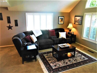 2864 Metolius Dr, Eugene, OR 97408 - photo 3