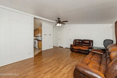 004_Living Room