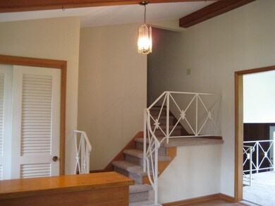 6126 Applegate Ln, Columbus, OH 43213 - photo 3