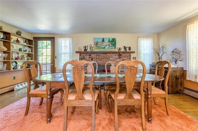 Dining room.