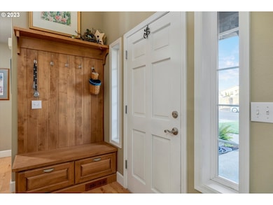 911 N Ash St, Canby, OR 97013 - photo 4