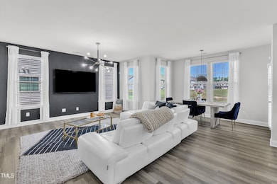 24-520 Oak Holly-31