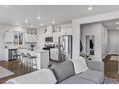 2666 26th Loop, Springfield, OR 97477 - photo 3