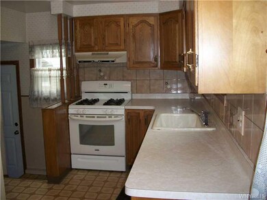 Kitchen. Kitchen area w/backsplash.