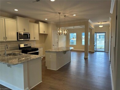 Open kitchen w backsplash & island