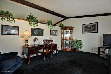 8201 Rochelle Rd, Louisville, KY 40228 - photo 6